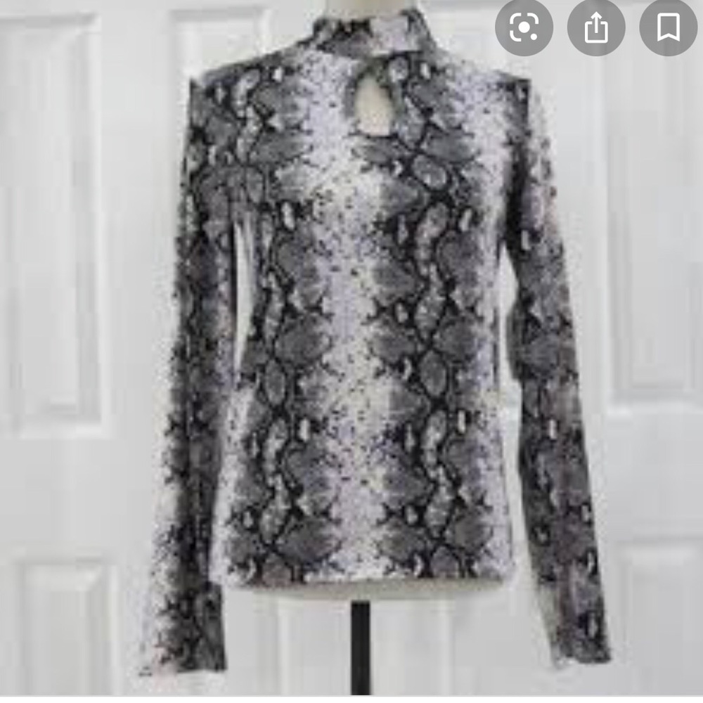 NWT Eye Candy Long sleeve Key hole Snakeskin top - Picture 1 of 7